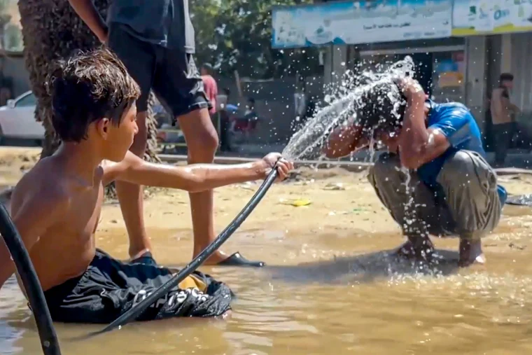 Skin infections and hepatitis spread as Gazans resort to drinking and bathing in contaminated water